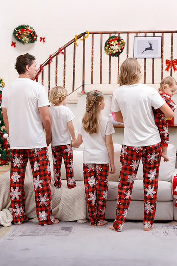 Pijama navideño a juego familiar con cuadros rojos